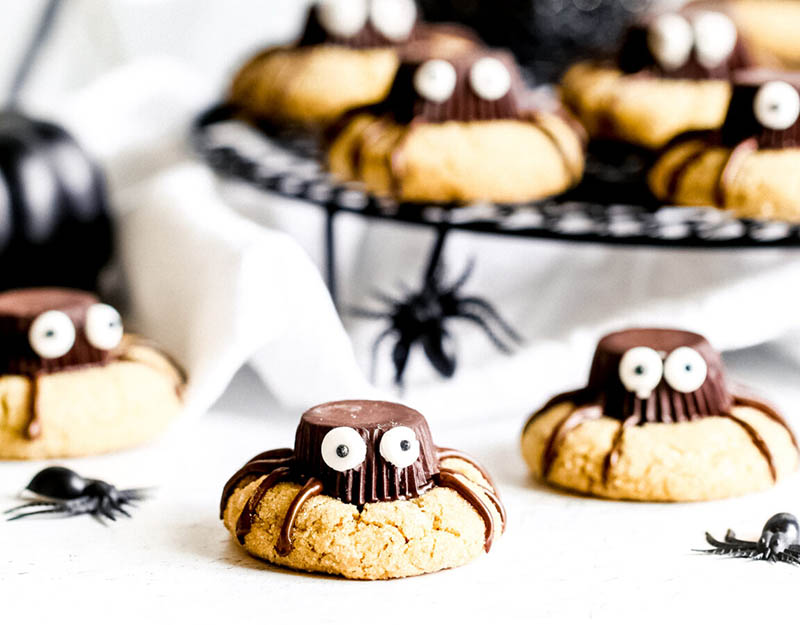 Spooky spider cookies